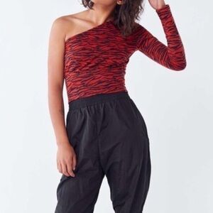 Urban Outfitters Womens Small Red Tiger Print One Shoulder Shirt New